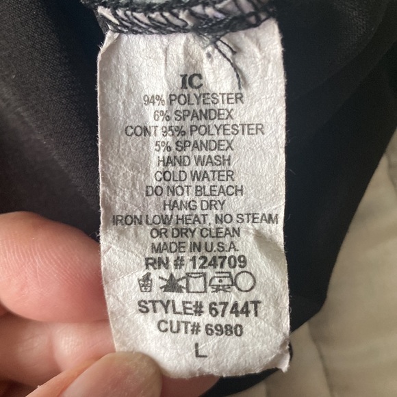 Black and White Patterned Tunic-Size L - Picture 12 of 12